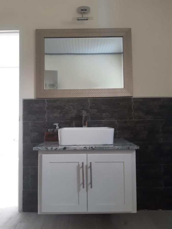 Tranquility Suites- Feels Like Home Choiseul Esterno foto