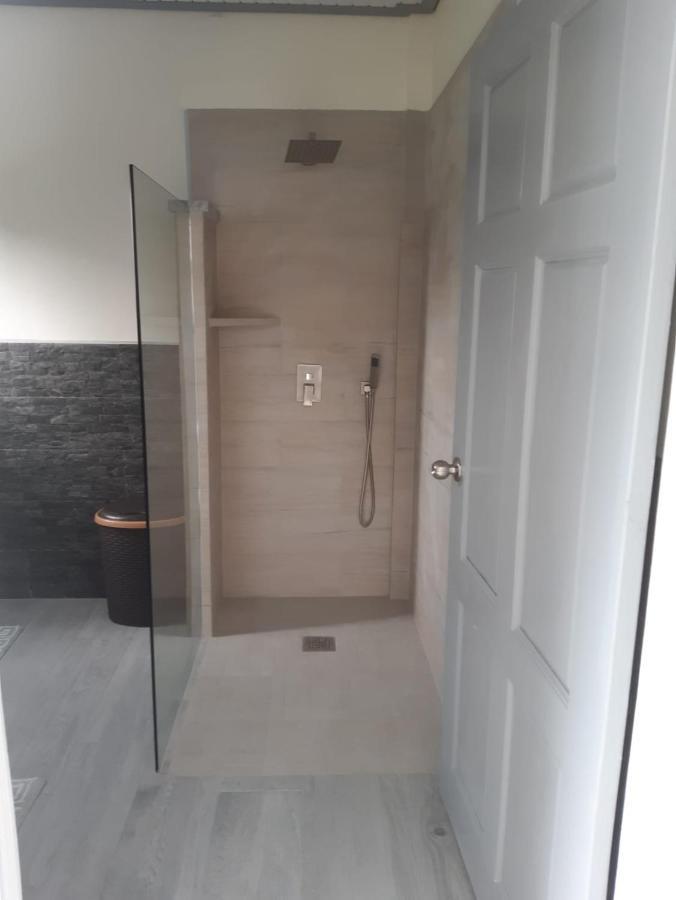 Tranquility Suites- Feels Like Home Choiseul Esterno foto