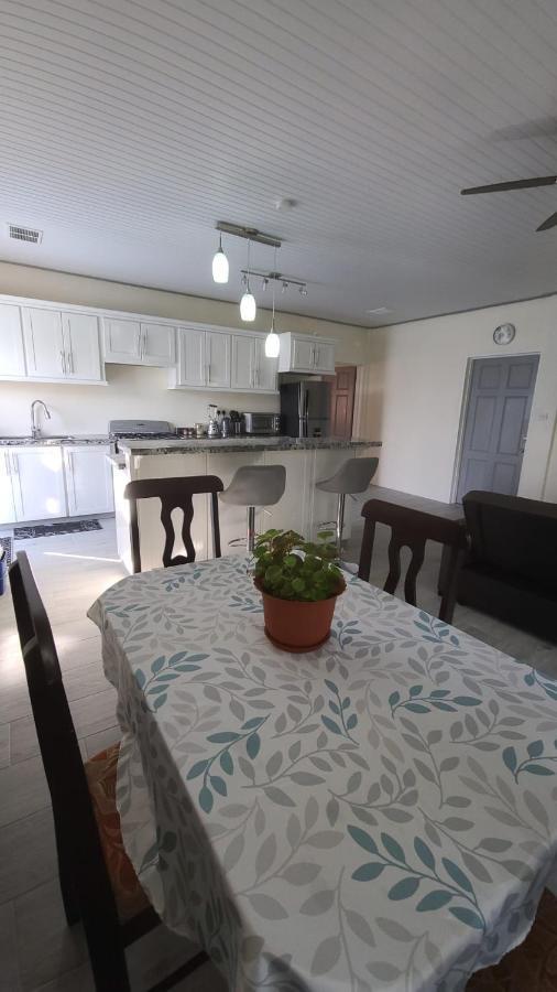Tranquility Suites- Feels Like Home Choiseul Esterno foto